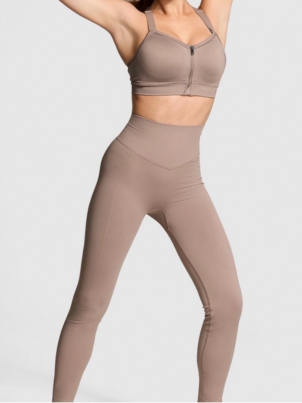 PINK VS SEAMLESS CLASSIC LEGGINGS  NWT
Ribbed/Taupe/Large Regular 
MSRP 44.95